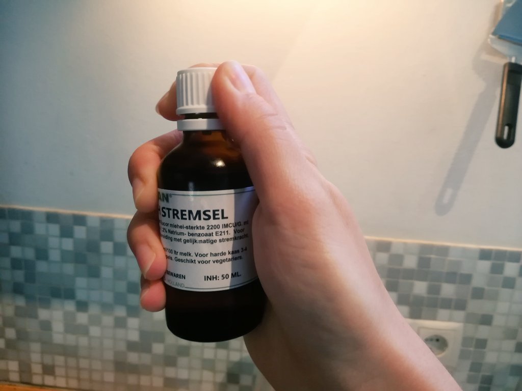 m_ryb's tweet image. The day I miss enzymatic work has come. So I swapped DNAse, EcoRI &amp;amp; Co. for proteases in rennet to make cheese! Experiment successful, N=1. (note single handed bottle opening to maintain fingerstrength for the lab) #newhobbies #biochemistryathome #proteinextraction