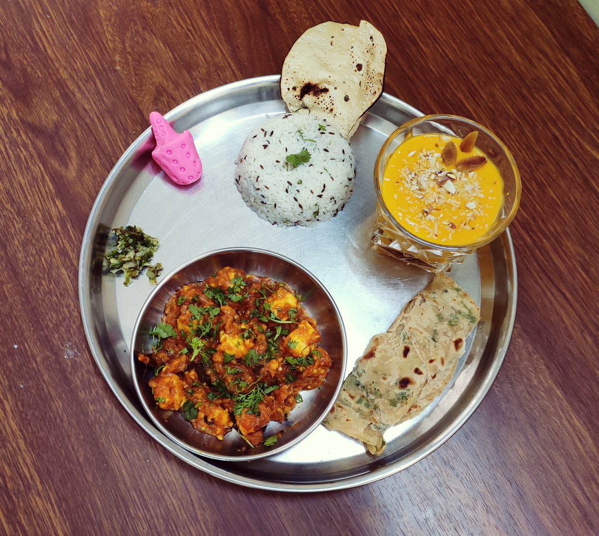 CORPORATE_ISHAN's tweet photo. #SundayBrunchBeLike ❤ #Paneer Angara, #Laccha Parantha #Rose Mawa Lolipop # Dryfruit Mango Indulgence, #ChilliMilli Jeera Rice # Lassoni Mirch Thecha #Rosted Papad https://t.co/7FjkkwBYQI