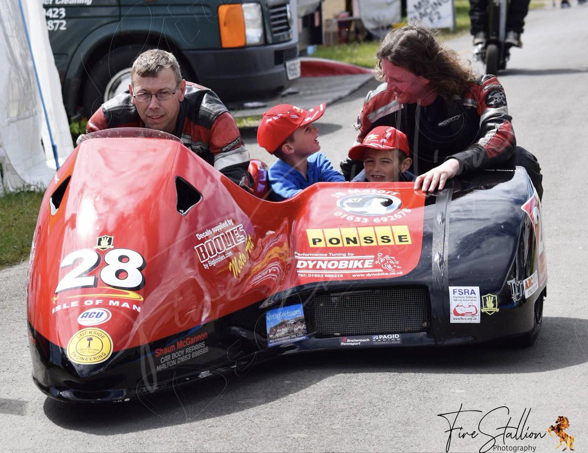 FireStallion666's tweet photo. I like these 3 photos a lot - Nicholas Dukes &amp; William Moralee  TT 2017  #iomtt2017 #capturethemoment  #roadracing #sidecars #sidecarracing #nicholasdukes #williammoralee @TT_Races @TTsupporters @loveroadraces @race_tt @roadracingfans #firestallionphotography https://t.co/mT9796b0bP