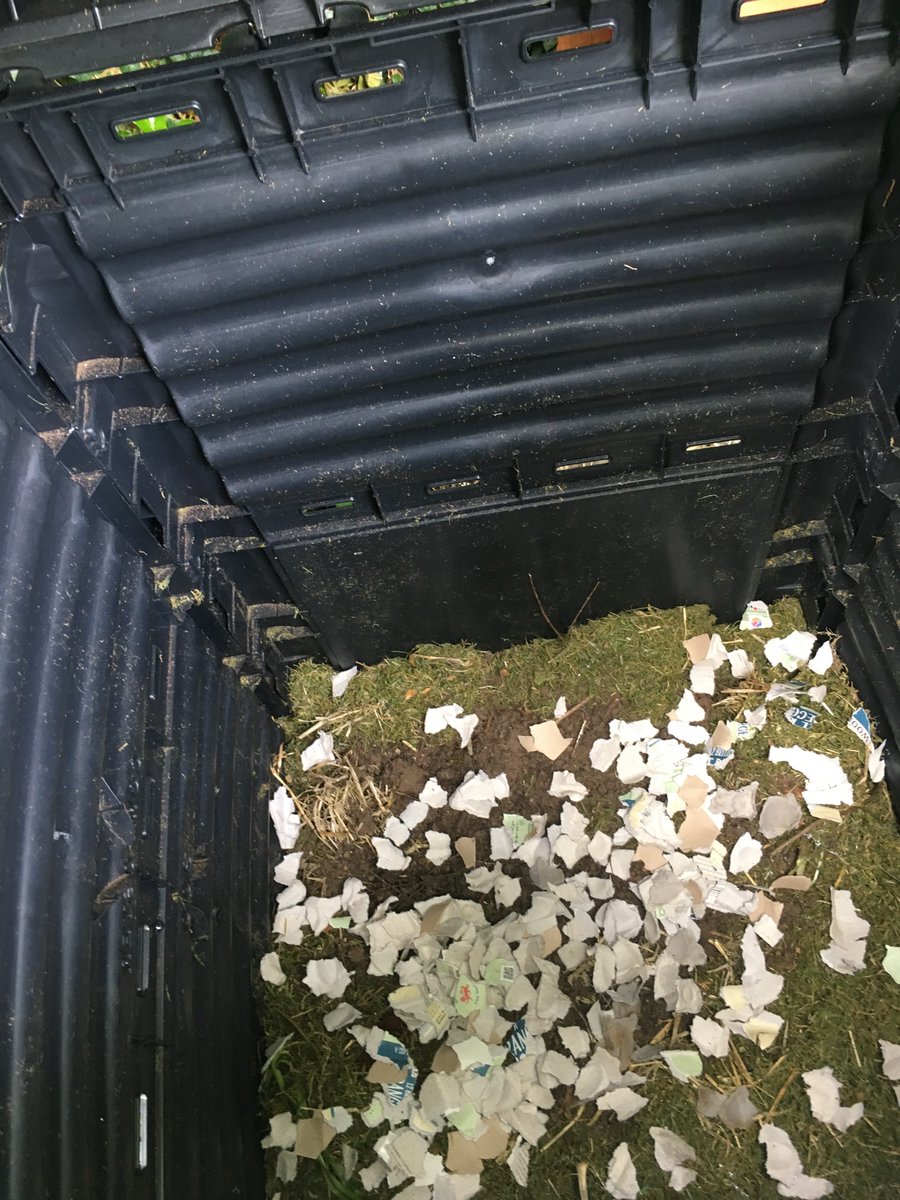 ShirtyPhil's tweet photo. I have exhausted the massive bags of compost I bought before lockdown (not foresight- luck!) and have had to think differently and more sustainably - composter, and old heap of 30 year old garden waste #CompostMentis #BecomingMyDad. - tips* welcome!

*not fly tipping... https://t.co/FNcX1U5Rc7