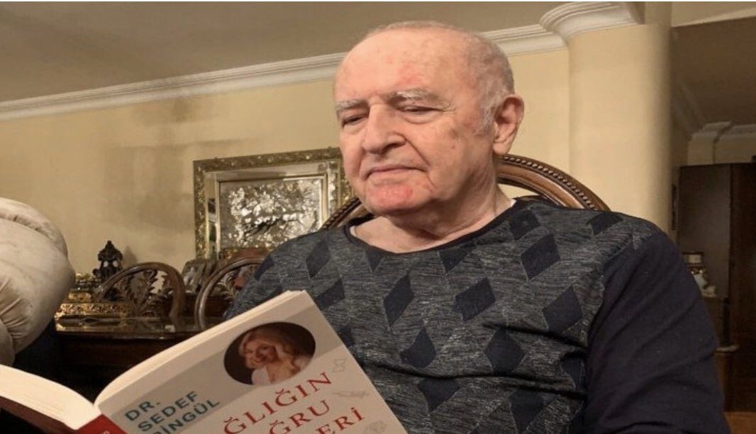 Tıp camiasının bir efsane hocası daha corona dan hayatını kaybetti.
prof dr Murat Dilmener;
İstanbul Tıp Fakültesi İç Hastalıkları Kliniğinde yıllarca hocalık,hekimlik,idarecilik
yapmış,herkesin gönlünü kazanmış,gerçek bir insan 
evladı;hocaların hocasıydı
Mekanı cennet olsun🙏