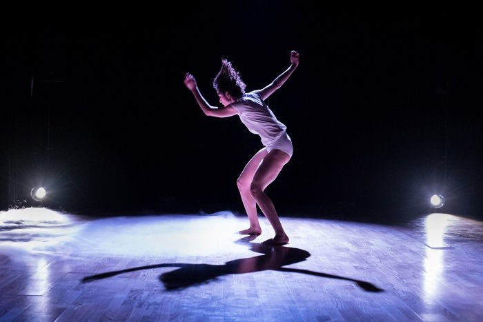 twitijele's tweet image. Ekin Tunçeli doesn&apos;t know what to do, but she made a solo anyway. She named it Something. We see a dancer who is confused, lost and bloodless. Not even an emergency vehicle, which showed up at some point, couldn’t help us. Via @AerowavesEurope #SpringForward20