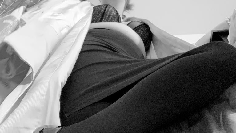 ladyalicegrey's tweet photo. Sadly, I have some real work to do this morning. 

At lunchtime, I will be working through the surprising burst of activity in my DM inbox.

Until then, enjoy this oddly composed outtake. 

If you like it, I love to hear the sound of tip jar in the morning: £LadyAliceGrey.

💋 https://t.co/sdWCCThS6K