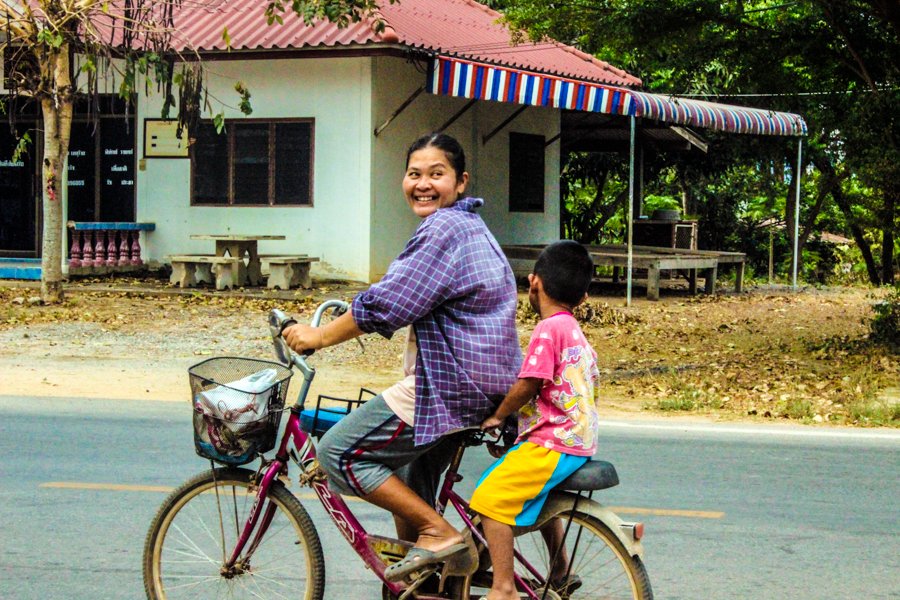 PeterGleeson5's tweet photo. Hardly Les Bicyclettes de Belsize, but a small village on the Thai central plain @bicyclesbeyond @bicycle_network . An extremely poor but welcoming and generous community #Thailend https://t.co/7TT4xWPE6x
