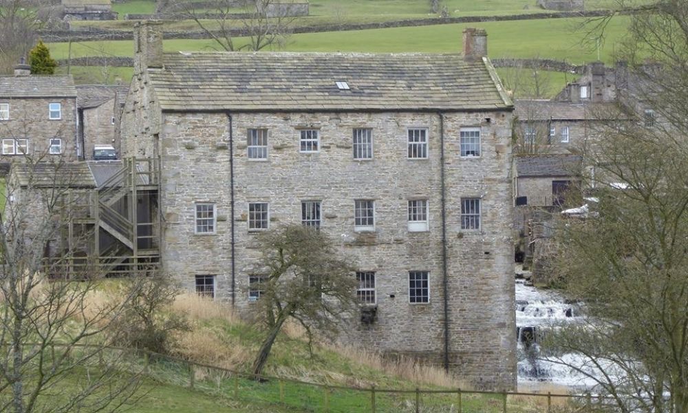 2.11/ Gayle Mill. A largely unaltered cotton mill of 1784. Converted to sawmill around 1879, finally closed in 1988. Was restored and reopened to public in 2008. In 2018 the mill owners closed it for repair and the Trust that had been operating the site left. Still closed.