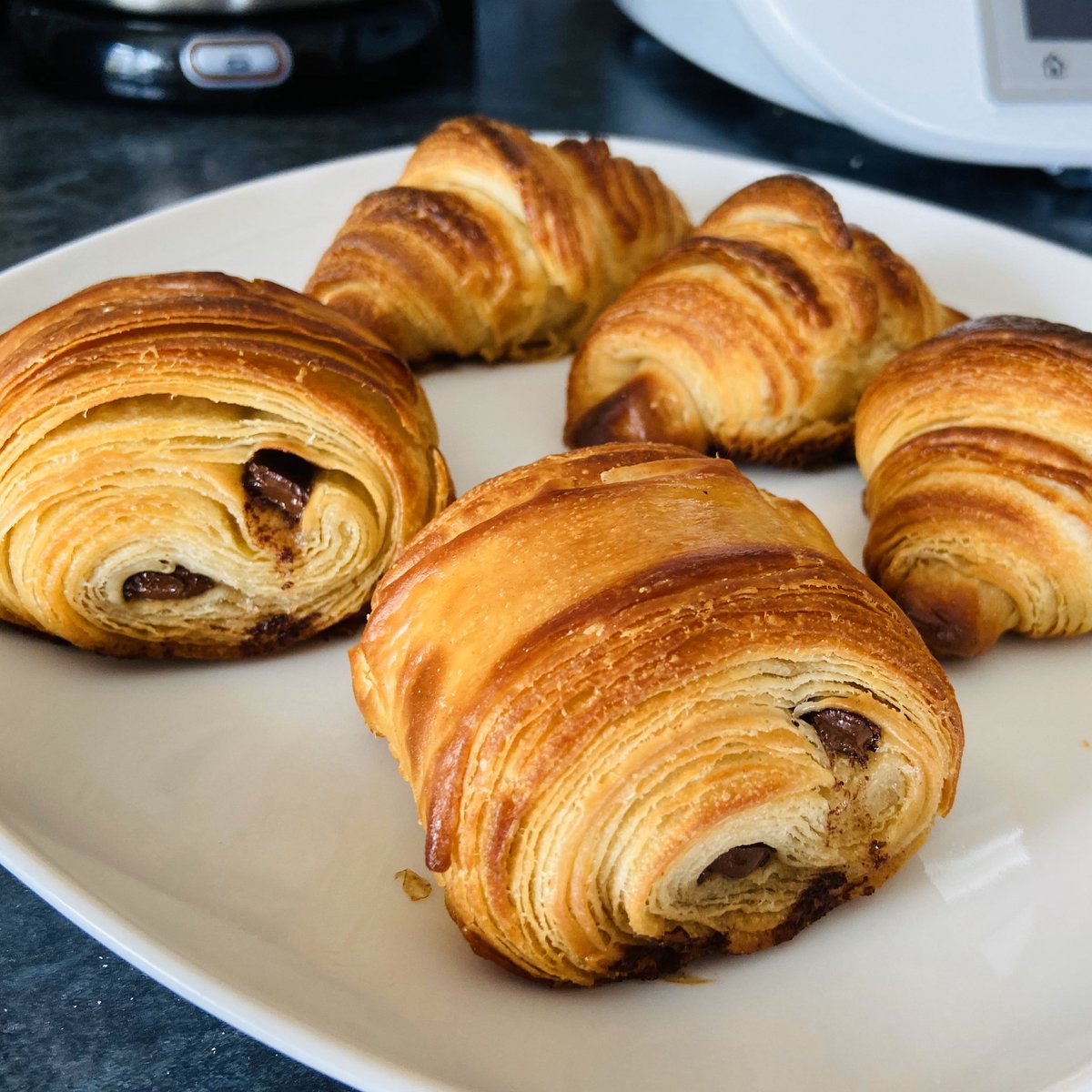 Croissants and pains au chocolat no longer hold any secrets for us... #viennoiseries #brunch #homemade #gourmandise