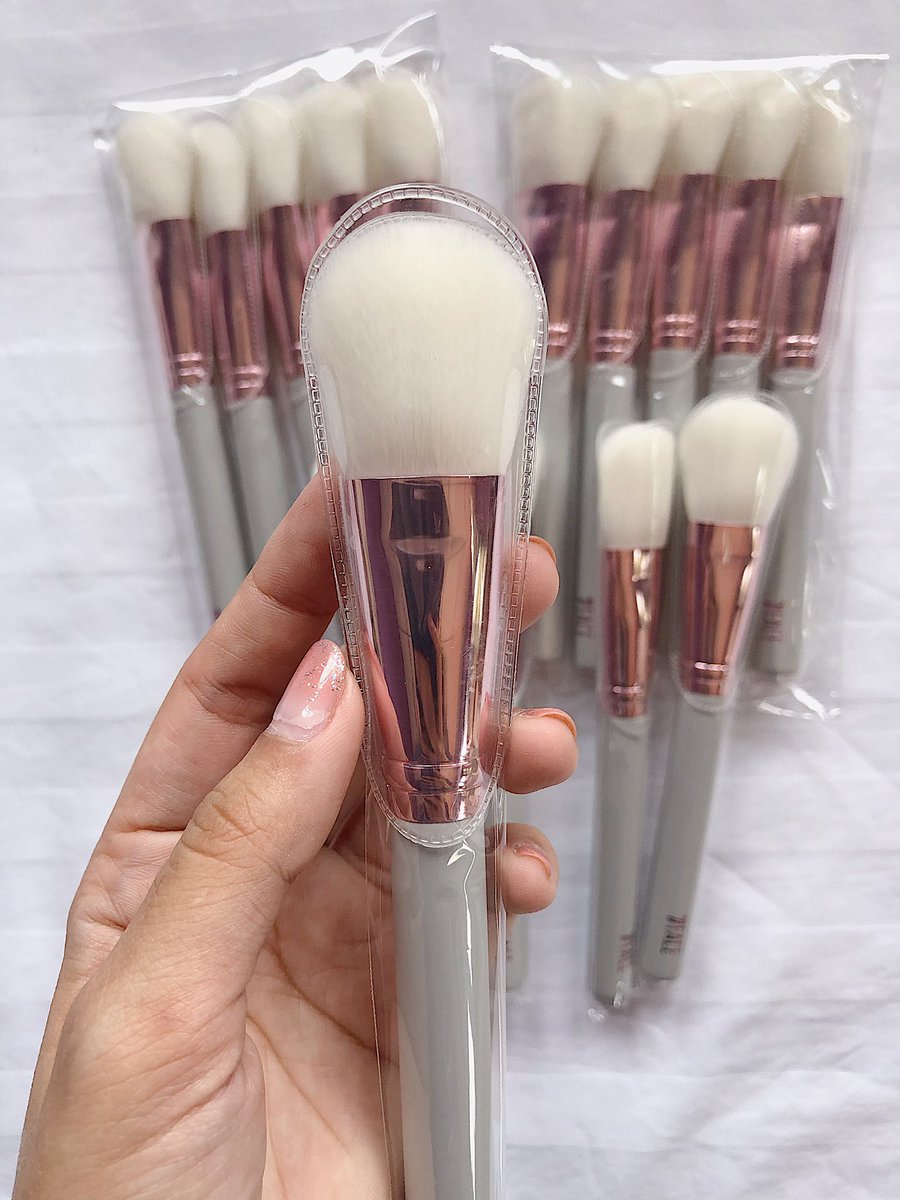 reallllweirdo's tweet photo. ✨#พร้อมส่ง / #rwd_instock ✨
#7face make up brush - 308 Face Powder 
ราคา 270
ค่าส่ง 30/50

#พรีออเดอร์เกาหลี #หิ้วเกาหลี #รับหิ้วสินค้าเกาหลี #เครื่องสําอางเกาหลี #ชี้เป้าโปรถูก https://t.co/YuxGSgpcbX