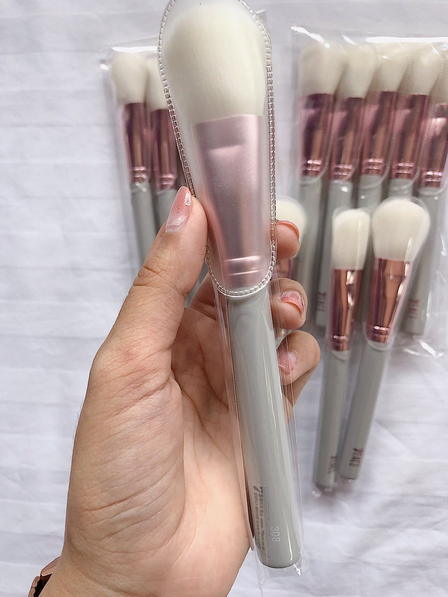 reallllweirdo's tweet photo. ✨#พร้อมส่ง / #rwd_instock ✨
#7face make up brush - 308 Face Powder 
ราคา 270
ค่าส่ง 30/50

#พรีออเดอร์เกาหลี #หิ้วเกาหลี #รับหิ้วสินค้าเกาหลี #เครื่องสําอางเกาหลี #ชี้เป้าโปรถูก https://t.co/YuxGSgpcbX