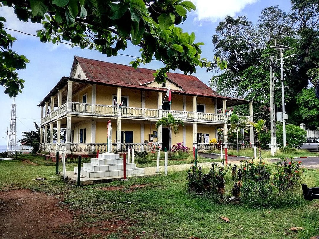 BroosDennill's tweet photo. Plenty of patios.
.
Hell-Ville. Nosy Be, Madagascar.
.
#travel #traveller #travelgram #travelwriter #travelblogger #tourism #igtravel #igerstravel #igtravellers #destination # #nosybe #nosybeoriginal #hellville #madagascar https://t.co/tg088F5z3t https://t.co/vuByQ8GFAv