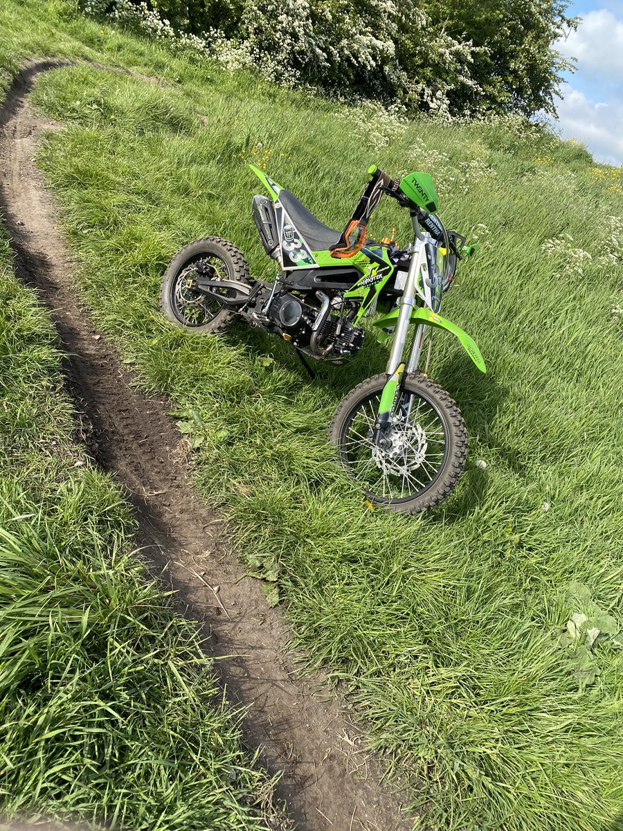 Day 123. Did some cleaning, skateboarding and went out for a three hour ride with my bike  was a lot of fun! Plus my rear brake is fixed.