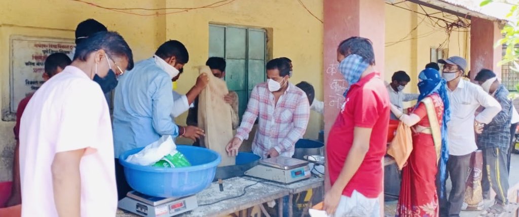 AnilSatavPatil's tweet photo. NO ONE SLEEPS HUNGRY@WAGHOLI" 
Out of 8000 Ration card holders with Ration alloted 3500 have been rationed(3kgwheat 2kgrice/ Person)at minimal price &amp; distribution is still going on for remaining .Also over 4.5 ton of ration has been made available for those without Ration cards https://t.co/xoYaSyiEOE