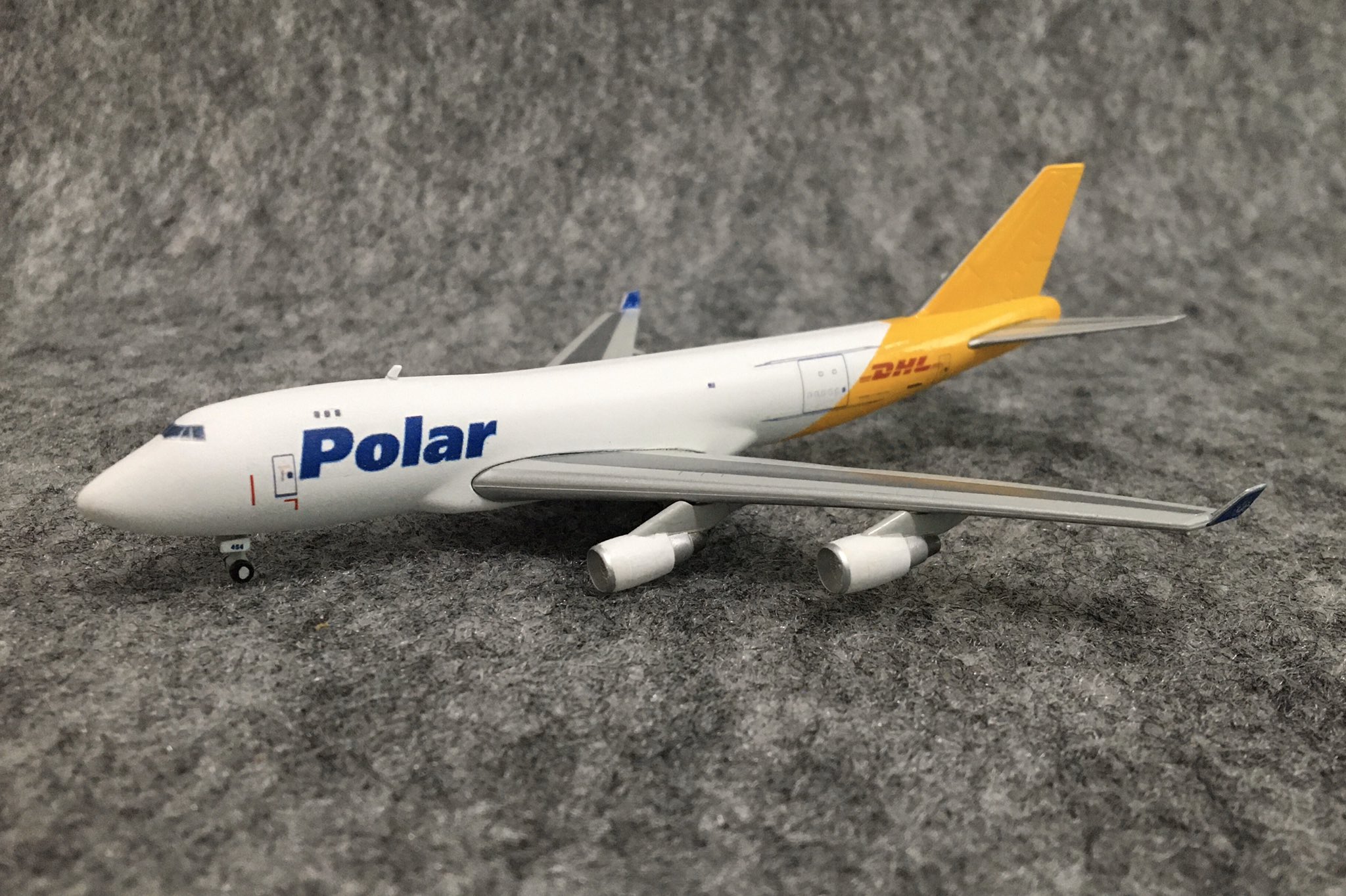 ファイル:Polar Air Cargo Boeing 747-46NF(SCD) N450PA.jpg