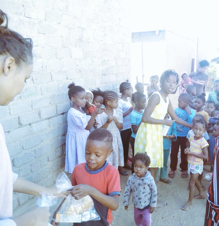 CentreHopeful's tweet photo. At 13:00 we started giving out the LUNCH PACKS 💛🙏💛
.
.
.
#windhoek #namibia #volunteers #thebighelp #childrenscentre #love #faith #hope #hopeful #goreangab #donations #sponsors #volunteer #africa #africanchildren #forthenamibianchild #lunch #weekly #soupkitchen #everysaturday https://t.co/WMp01EwWBo