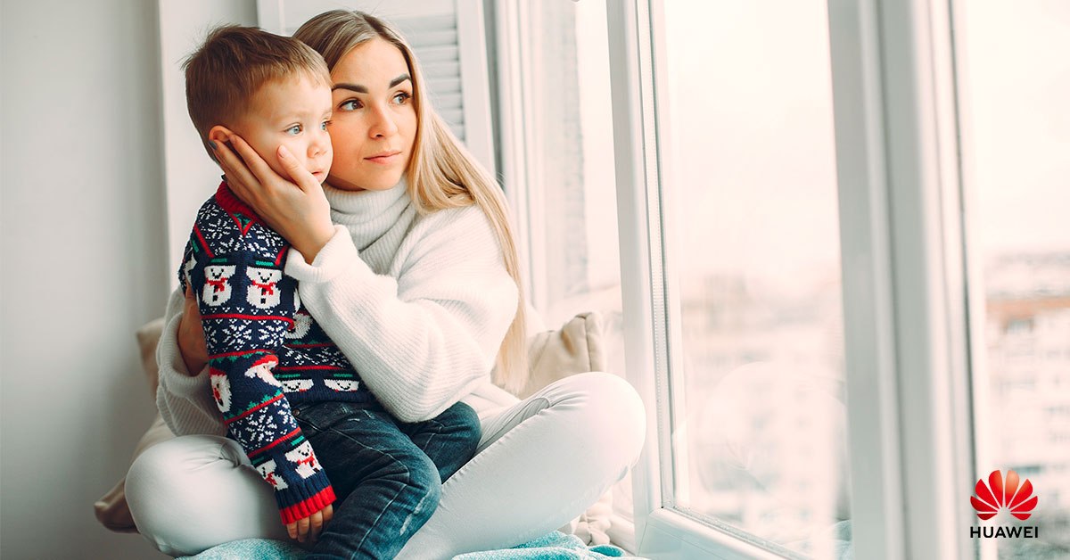 HuaweiSpain's tweet photo. Hoy queremos celebrar a todas las madres de #Huawei y de #España, que hoy y en las últimas semanas han afrontado el reto de la cuarentena junto a sus familias, siempre asegurando el bienestar y educación de sus hijos. #FelizDiadeLaMadre #HuaweiPeople https://t.co/7Nsjv7X0io