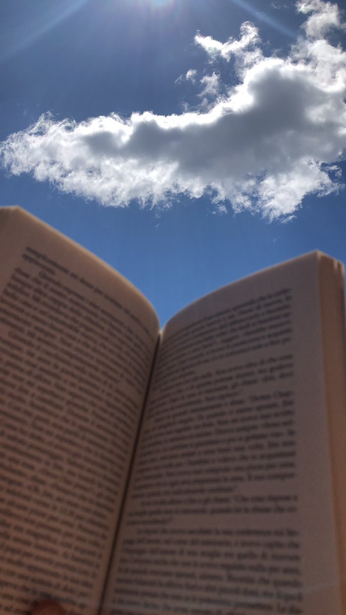 gemelltec's tweet image. How I relax during quarantine😊 #book #sun #reading