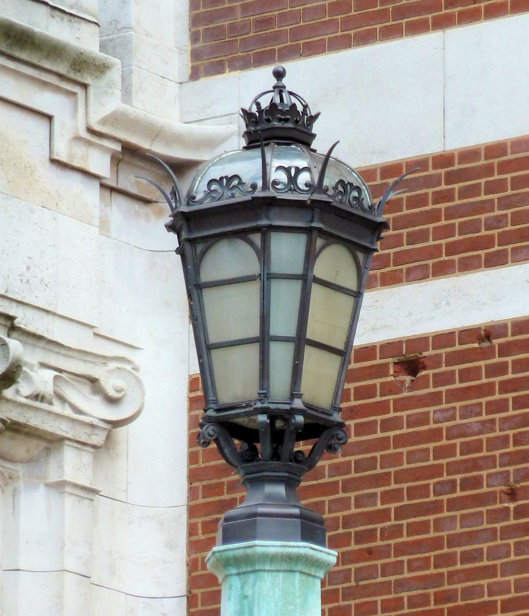 Gaslight of the Day, No.32 [Victoria and Albert Museum]