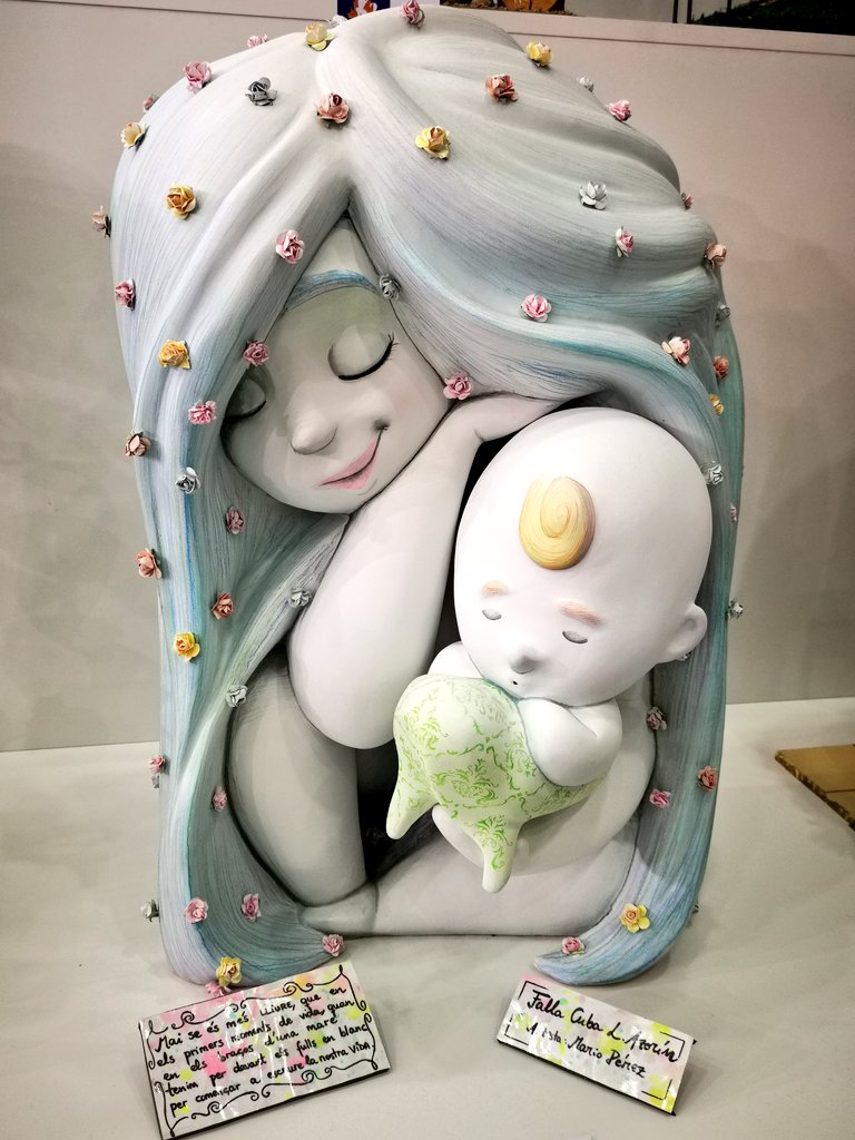 Les mares de les falleres, les més pacients del món... 😉
#Falles20 #DiaDeLaMadre
#diadelamare #ArtistesFallers