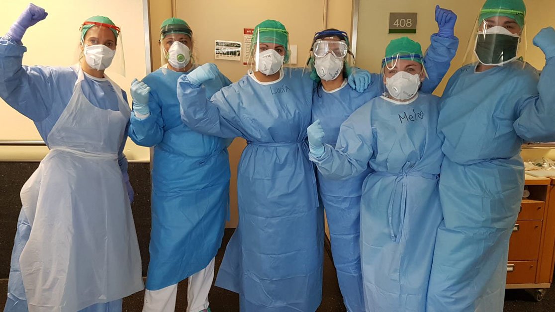 CorpoSalutMS's tweet photo. Els nostres professionals continuen amb força 💪 treballant per donar la millor atenció possible als pacients afectats per la #Covid19 que segueixen ingressats als nostres hospitals per recuperar-se!
#EndavantCSMS #Totaniràbé #EnsEnSortirem https://t.co/xEFZPTk9ae