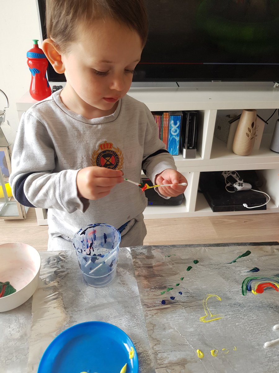 ManagerDarwins's tweet photo. Expressive arts and design actvitiy- painting using cotton buds on tin foil. During this activity children can explore mark making, colour mixing and develop their fine motors. We even made a rainbow! https://t.co/mArQPl9zC1