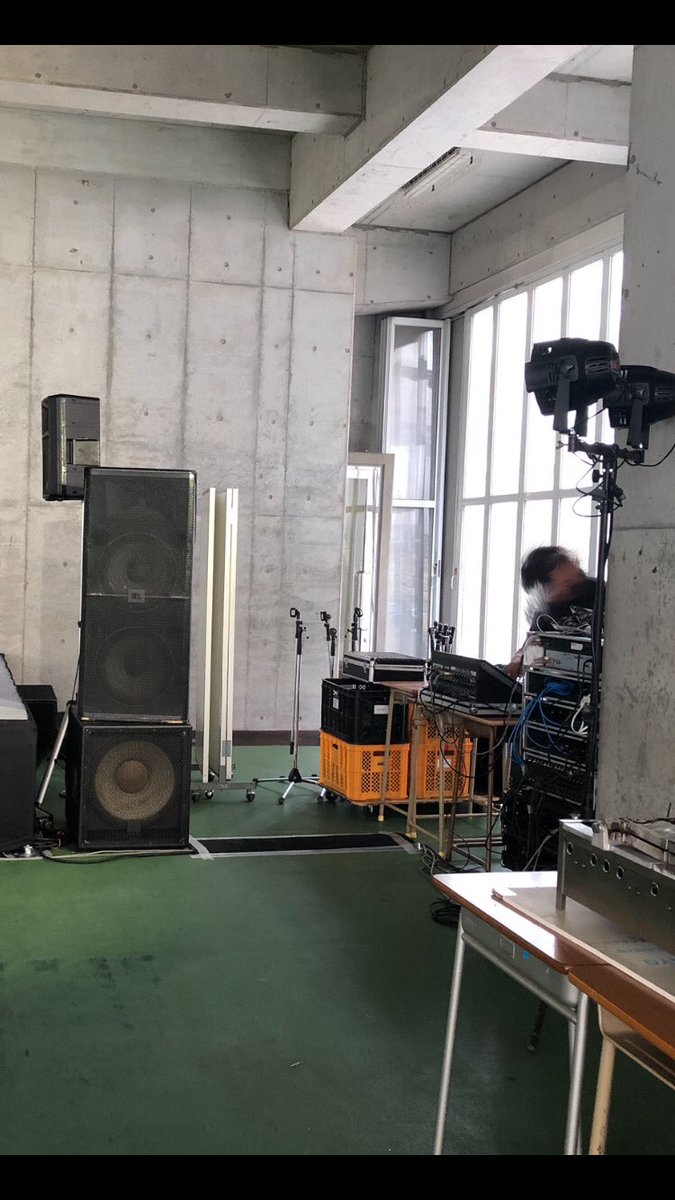 urakataperm's tweet photo. マイデザインで作ったスピーカーが使われている現場です！
本来はウーハーとして使います！

本当は上のスピーカーを作りたかったけど、マイデザの特性上ウーハー２つになりました😈 https://t.co/aNcSfQ2WgQ