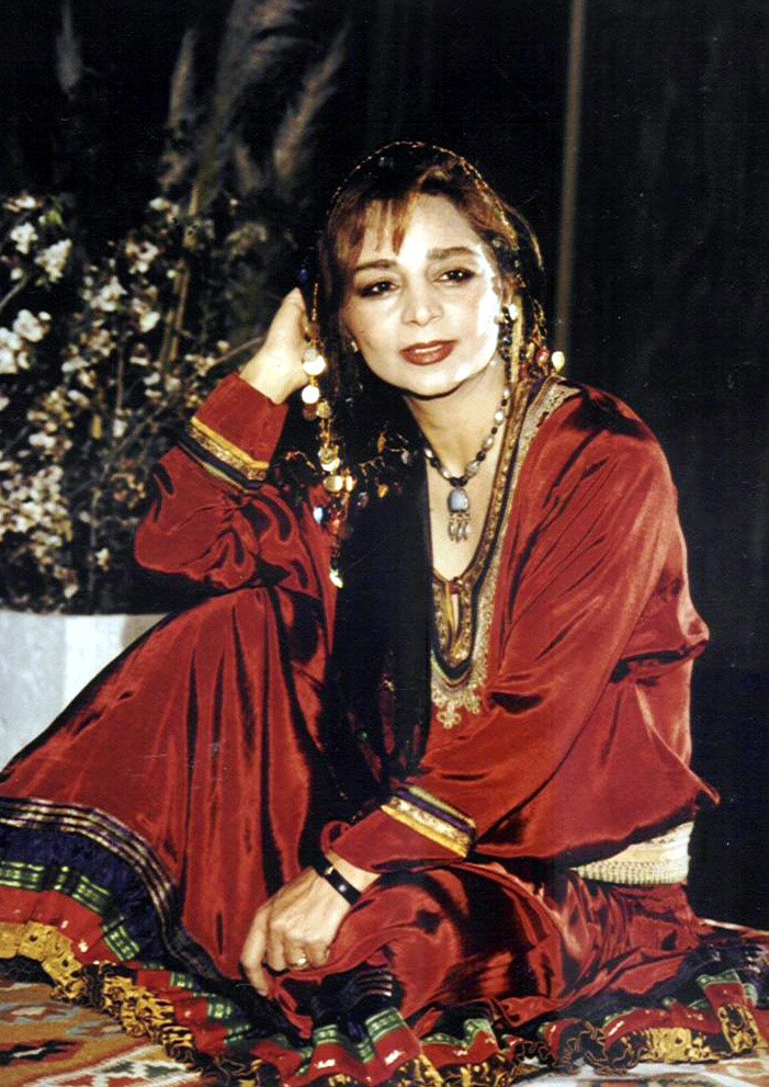 LineaHorizonte's tweet photo. Esta tarde tenemos concierto de #SimaBina, la gran dama de la #música folk iraní: https://t.co/fx87a3zvWs #YoMeQuedoEnCasa #ElViajeysusCulturas #Irán https://t.co/dsTR32caLT