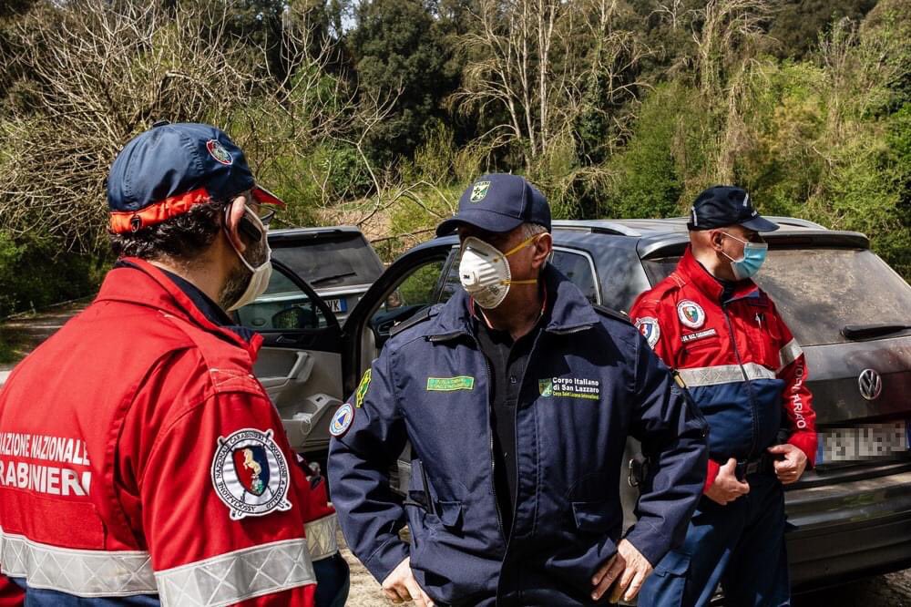 SanLazzaroITA's tweet photo. Alcuni scatti dalle attività di controllo del territorio legate alle restrizioni di mobilità dovute all'#emergenza #COVID19.

@csli_roma https://t.co/WFMTtS6mI0