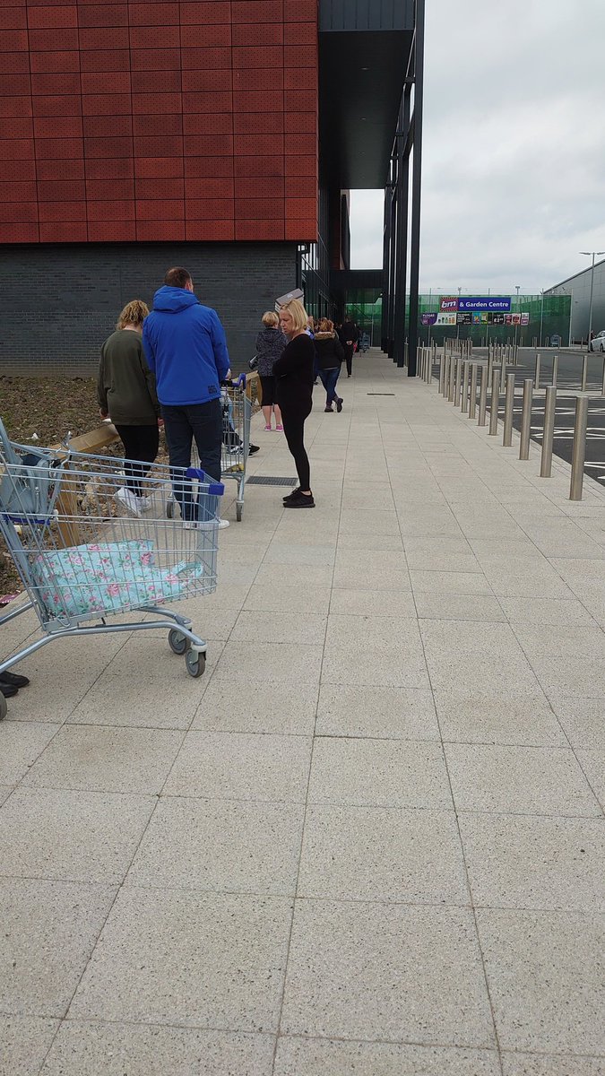 Probeshorts's tweet photo. Queue to get into B&amp;M. It's like the worst theme park ever https://t.co/knSP9Bvaij