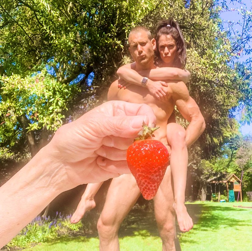 Shhhhh I wasn’t here! #TotallyNaked