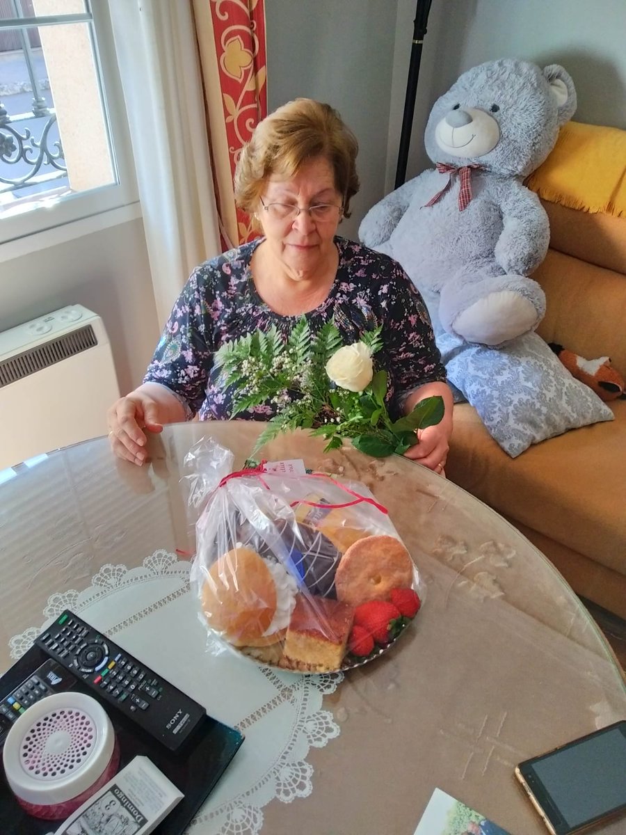naataliacortees's tweet photo. Mi abuela llorando porque mi tía le ha mandado un regalo. 
💖NO HAY CORAZÓN MÁS PURO QUE EL DE LAS PERSONAS MAYORES 💗 https://t.co/ychDSR3tMM