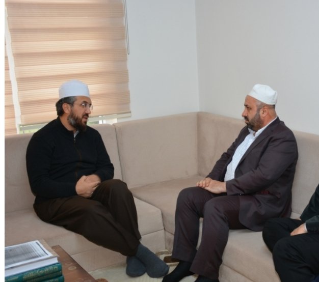 ihsanhocaresmi's tweet photo. Hüküm Rabbimizindir.Allah Rasulunün(sav)muazzez yoluna sadakatiyle maruf,ekranların lekeleyemediği Mümin Ömer Döngeloğlu hocamız Ahirete irtihal eyledi.Allah Tela hocamızı,derin bir vecdle anlattığı Efendimiz(sav)ve ashabıyla buluştursun;taksirâtını hasenata tebdil eylesin.Fatiha https://t.co/xo2gmjw5hC