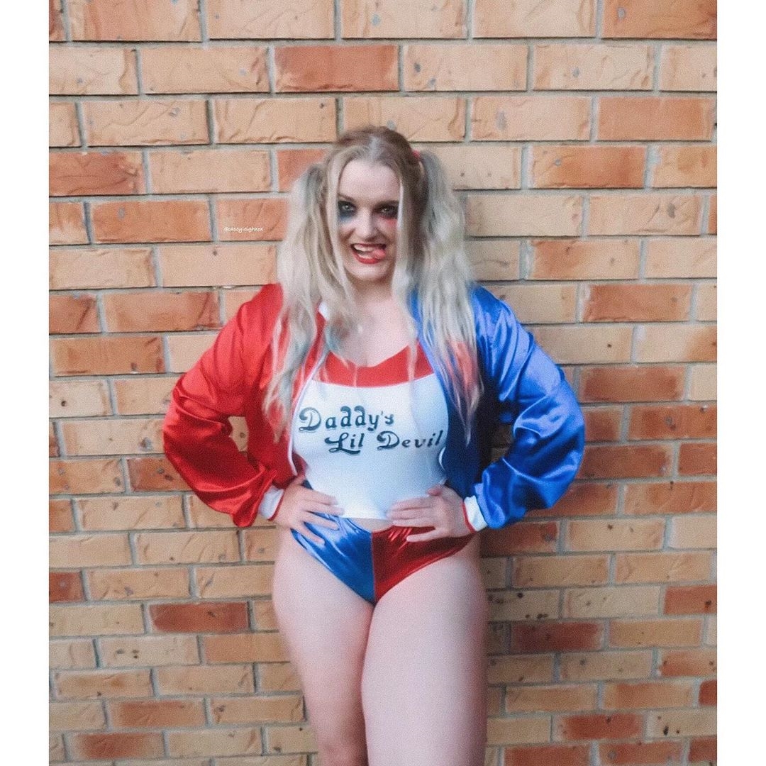 Casey Leigh Club on X: Happy Harley-weeen 💋 Tried to be cute ended up  looking batshit crazy! Someone send me to Arkham Asylum. #harleyquinn  #halloweencostume #halloween #harleyquinncosplay #fun costume from @ fashionnova t.cojU1rIqXTF4 