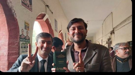 Azharulhaqwahid's tweet photo. "You probably have the right to disclose them, guaranteed by the Law, but that’s no guarantee that will keep you away from criminal prosecution".
#WorldPressFreedomDay
#WorldPressFreedomDay2020 #PressFreedomDay #Press #3rdMay2020 #3rdMay #FreeAssange #freejournalists https://t.co/pBCETOZX3B