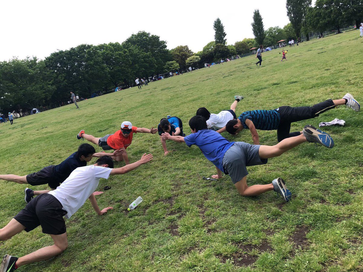 acho2020's tweet photo. こんにちは！陸上競技部長距離ブロックです。私たちはトラックシーズンや駅伝シーズンに向けて日々練習をしています。皆が自己ベストを出すために厳しい練習をこなしていますが、普段はとても明るくて笑顔がたえないチームです。どんな練習をしているか等気になった方はぜひ一度、見学にお越し下さい！ https://t.co/bb1m1WjqJU
