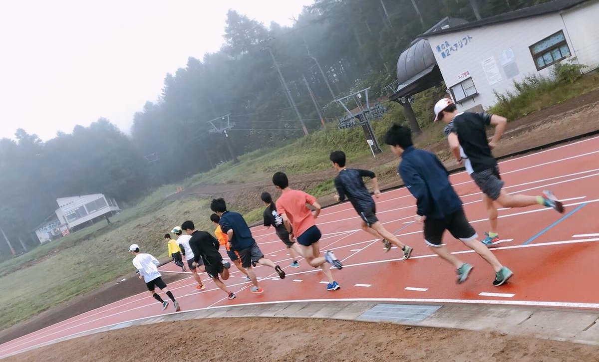 acho2020's tweet photo. こんにちは！陸上競技部長距離ブロックです。私たちはトラックシーズンや駅伝シーズンに向けて日々練習をしています。皆が自己ベストを出すために厳しい練習をこなしていますが、普段はとても明るくて笑顔がたえないチームです。どんな練習をしているか等気になった方はぜひ一度、見学にお越し下さい！ https://t.co/bb1m1WjqJU