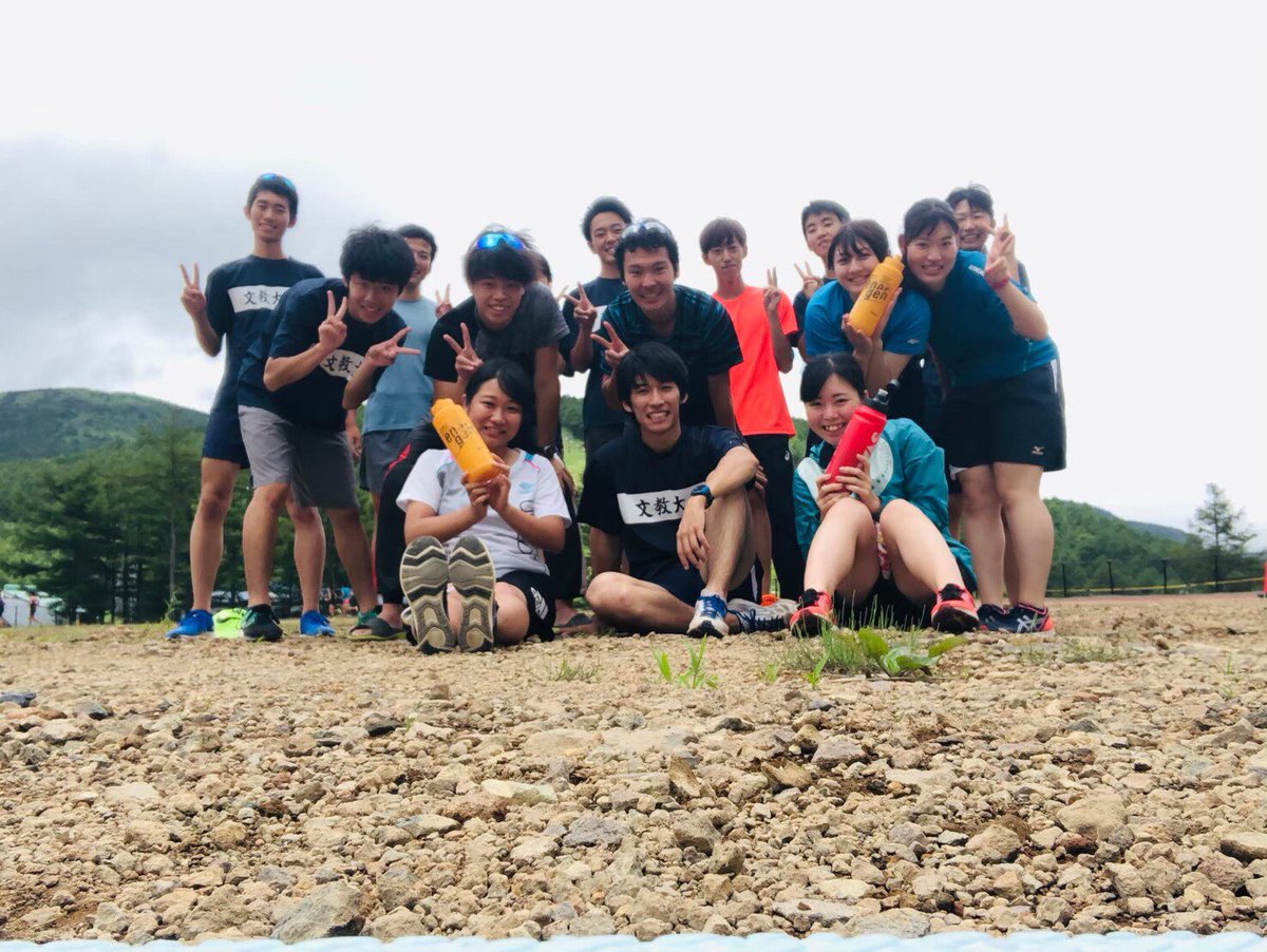 acho2020's tweet photo. こんにちは！陸上競技部長距離ブロックです。私たちはトラックシーズンや駅伝シーズンに向けて日々練習をしています。皆が自己ベストを出すために厳しい練習をこなしていますが、普段はとても明るくて笑顔がたえないチームです。どんな練習をしているか等気になった方はぜひ一度、見学にお越し下さい！ https://t.co/bb1m1WjqJU