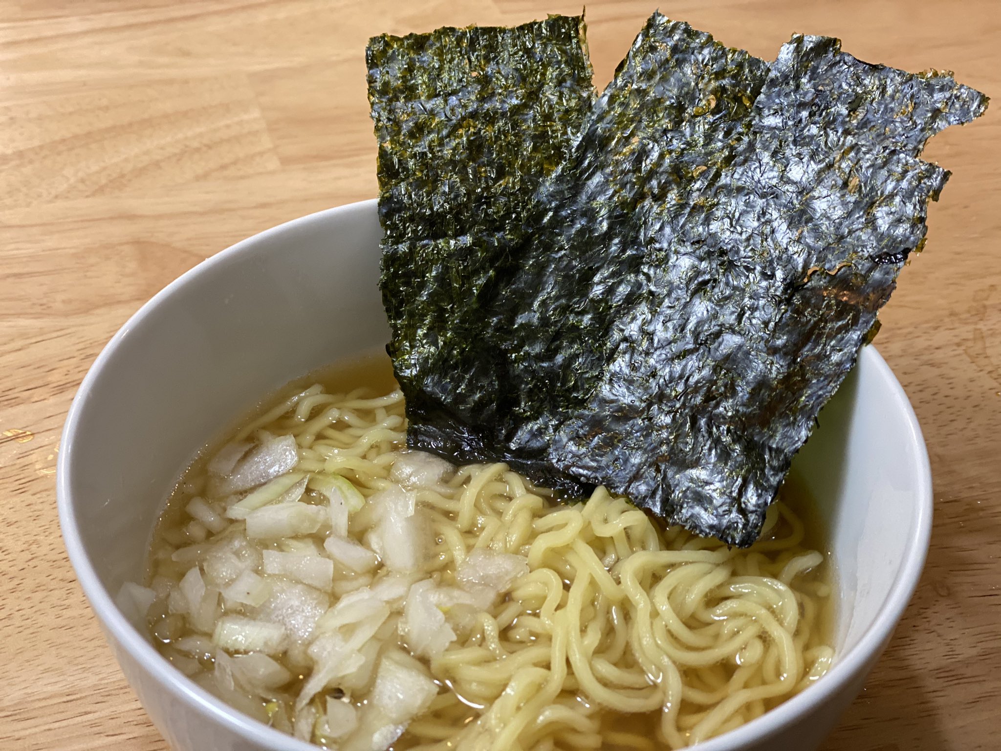 過食b 自作ラーメン スープのみ うますぎワロタ 鶏ガラ 煮干し 鰹節 みりん 醤油という某d先生レシピのいい加減なアレンジ 次回は鶏皮で油分を増やしてみる T Co Vsnqionu8x Twitter