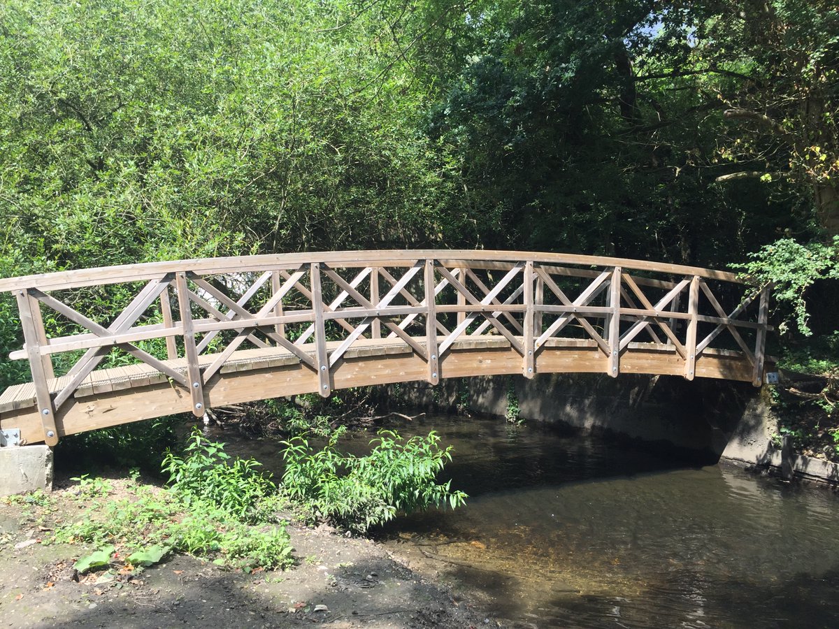 CVP_CraneValley's tweet photo. #covid19lockdown #virtualtour of Crane Valley river system. #bridgesunday. The new footbridge over the River Crane connecting Pevensey Road Nature Reserve @LBofHounslow and Little Park @LBRUT. @LondonNPC @FriendsRivCrane @PevenseyRoadGG @RichmondTCV @swlen @GreenFeltham https://t.co/tM67gMoqCP