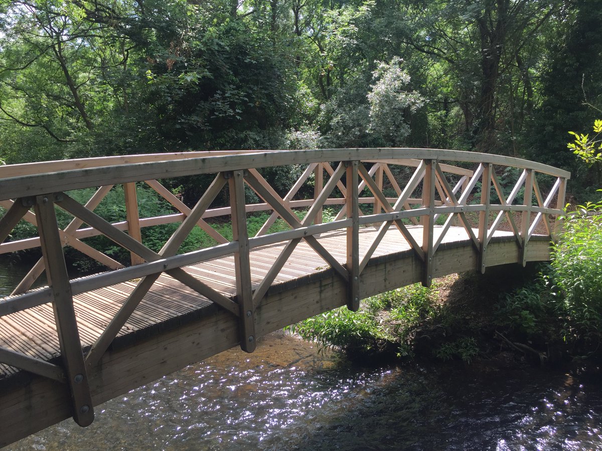 CVP_CraneValley's tweet photo. #covid19lockdown #virtualtour of Crane Valley river system. #bridgesunday. The new footbridge over the River Crane connecting Pevensey Road Nature Reserve @LBofHounslow and Little Park @LBRUT. @LondonNPC @FriendsRivCrane @PevenseyRoadGG @RichmondTCV @swlen @GreenFeltham https://t.co/tM67gMoqCP