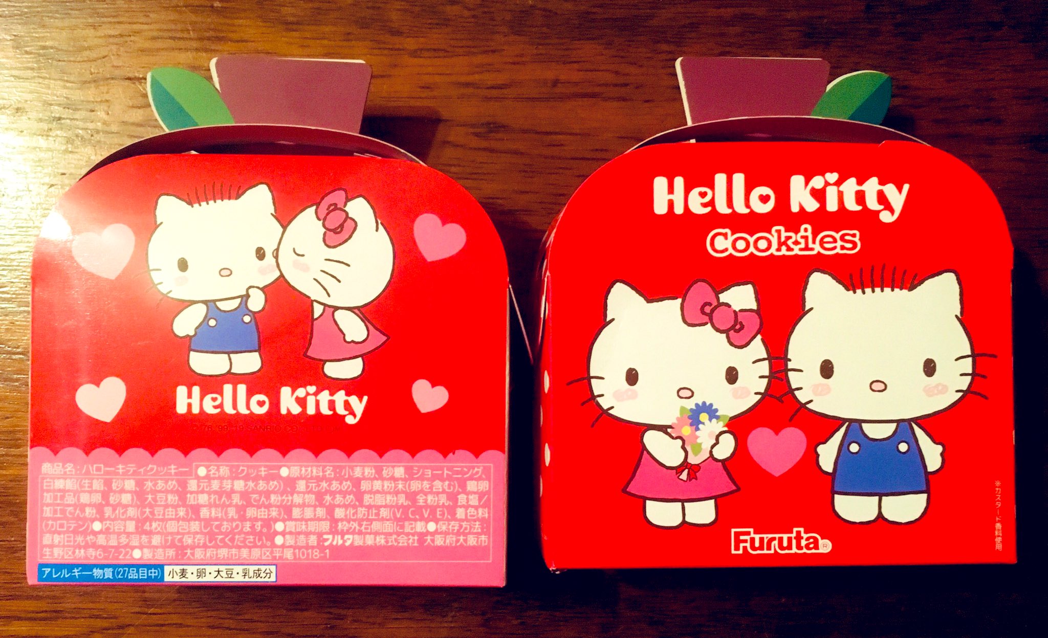 Ayataku キャンドゥで2個108円で売っているフルタのハローキティクッキー は味も美味しい パッケージがりんご 型になっていてダニエルくんもいますよ ハローキティ キティちゃん ダニエル ディアダニエル サンリオ キャンドゥ 100均 100円