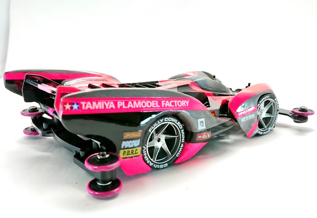 moonTakaya's tweet photo. 作品名:NEO-VQS WECver
ネオVQSをフルカウルにしてみました。
カラーリングはWECのアウディR18を真似てスポンサーに超速の企業ロゴステッカーを使用。カウルは取り外し可能。
#ネオVQSコンデレ #mini4wd
#ミニ四駆 https://t.co/9fYd59BoMs
