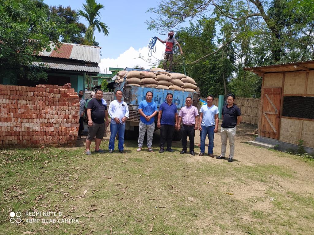 jacob_zhimomi's tweet photo. Distributed essential commodities to d various categories of people requiring assistance at Dimapur district today .#Covid_19 #StayAwareStaySafe
#chumukedima
#seithekima
#constituencyupdate https://t.co/SfpNPI73I5