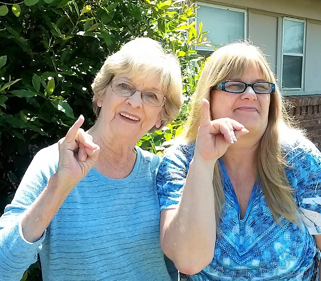 MegTucker1's tweet photo. My Mom and I are besties! Pinky swear! #ShutterflyMomSweeps https://t.co/V7nvgYM8Xb