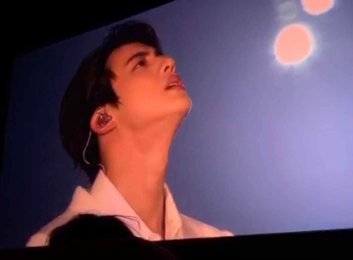 โลกของแทแท ' HoSeok is babe มัมมี๊เพิร์ธแซนต้า💐 tweet media