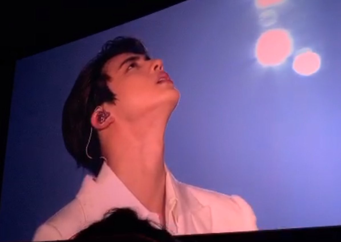 โลกของแทแท ' HoSeok is babe มัมมี๊เพิร์ธแซนต้า💐 tweet media