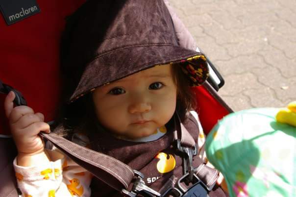 ギラルド 沙羅 Sara Ghirardo 10年前の今ごろ 歯がない顔は四角い 10年でたくさん変わりましたが 右の前髪の生え際にあるつむじ うず はそのままで前髪は利かん坊です