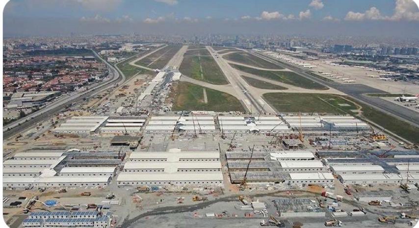 Ve Atatürk Havalimanı adı ile birlikte yok edildi. 
Yoksul insanımızın vergilerinden harcanan 2 milyar TL çöp oldu. 
Hastane pistin üzerine değil başka yerlere yapılabilirdi!
Neden?
( Artık bu alan Milli Emlak Genel Müdürlüğü’nün malı )
Anladık değil mi?!