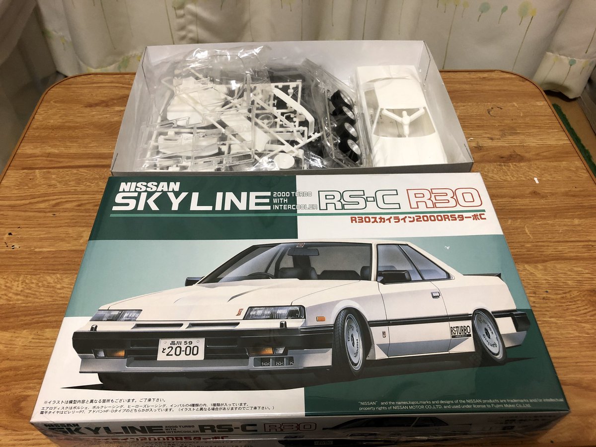 FBグループで、外出自粛のおうち時間でR30スカイラインのプラモを作る