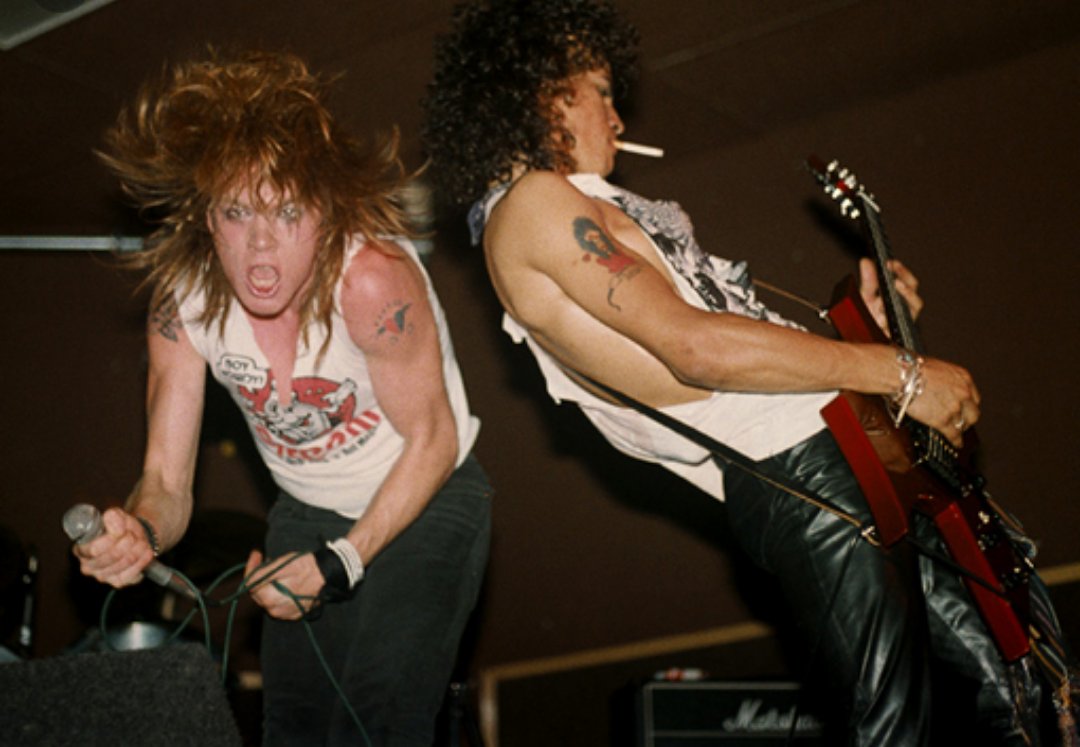 WorLovesMrSlash's tweet photo. #axlrose #slash 💥🔥 @axlrose @Slash @slasharmystoke @MARIE2_SLASH @DEBBIE3636 @SlashArmySweden @ManfredFeyertag @conspiratorita @Gymnast45H @GreeceSlash @p769alexis @rocketqueen85_ @Irina_gnr1510 @GNR_Fans @Guns2RosesUk #gnfnr #gunsnroses https://t.co/x3wHJEhQ0O