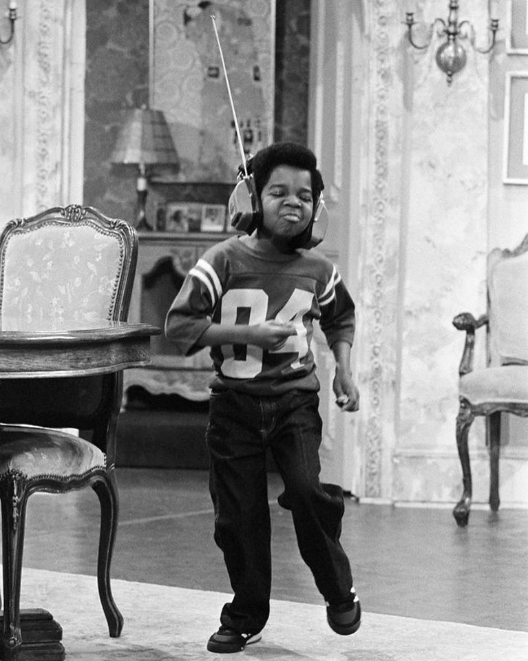 museumsound's tweet photo. Arnold Jackson (Gary Coleman) wears a headset radio on Diff’rent Strokes (NBC Television, 1984) #radio #antenna #headset #headsetradio #garycoleman #arnoldjackson #diffrentstrokes #differentstrokes #nbc #tv #80s #letsallbethere #portablesound #cultureofsound https://t.co/jZMAuMovZk