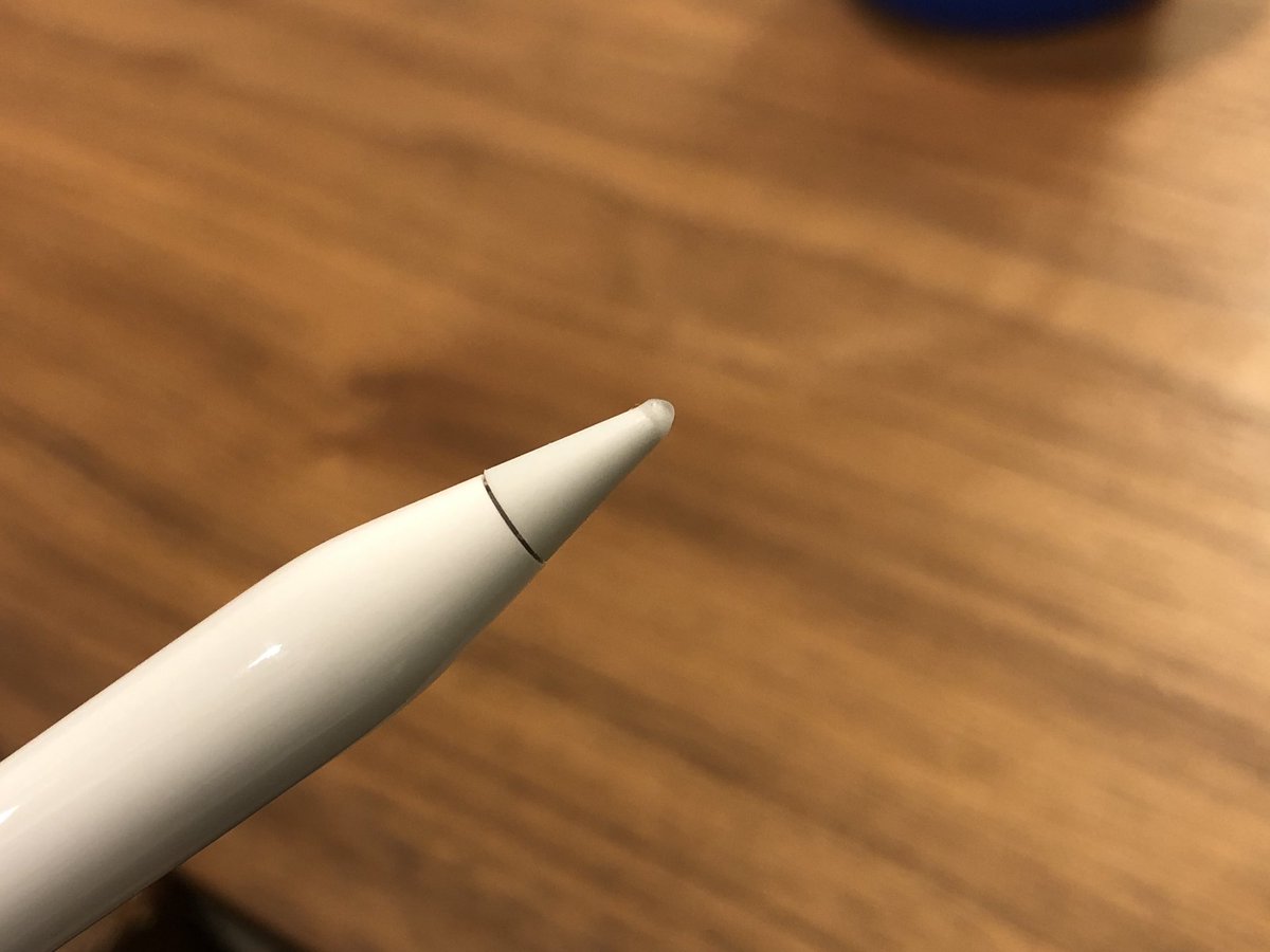タムラカイ Apple Pencilは最高なんだけど ガラスに書く時のカツカツした感じと ペーパーライクフィルムでも少し滑る感じが気になって 先端に木工用ボンドをちょいとつけてみたら自分好みの描き味になった キュキュっと吸い付く感じ 失敗したら剥がせる